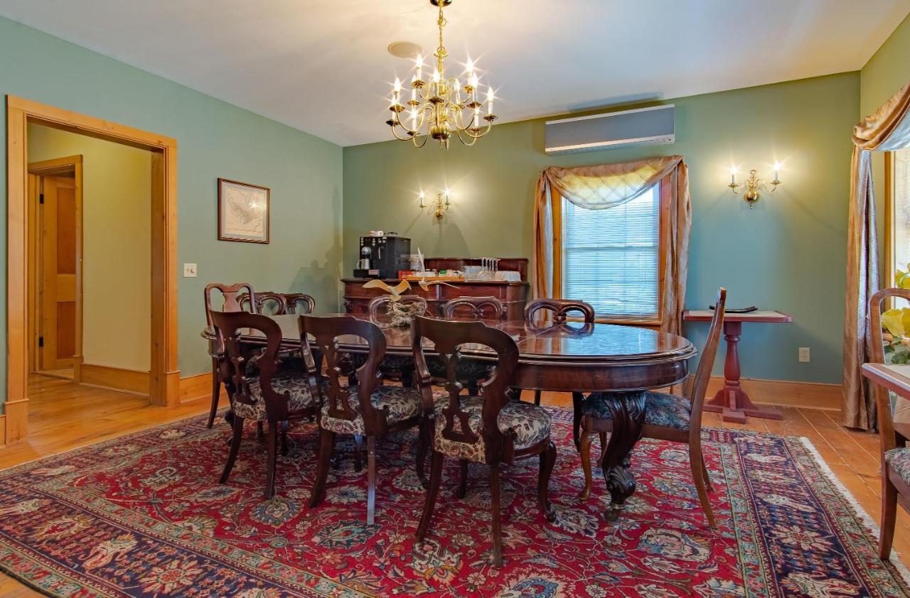 Emilyville Inn Campbellford Ngoại thất bức ảnh